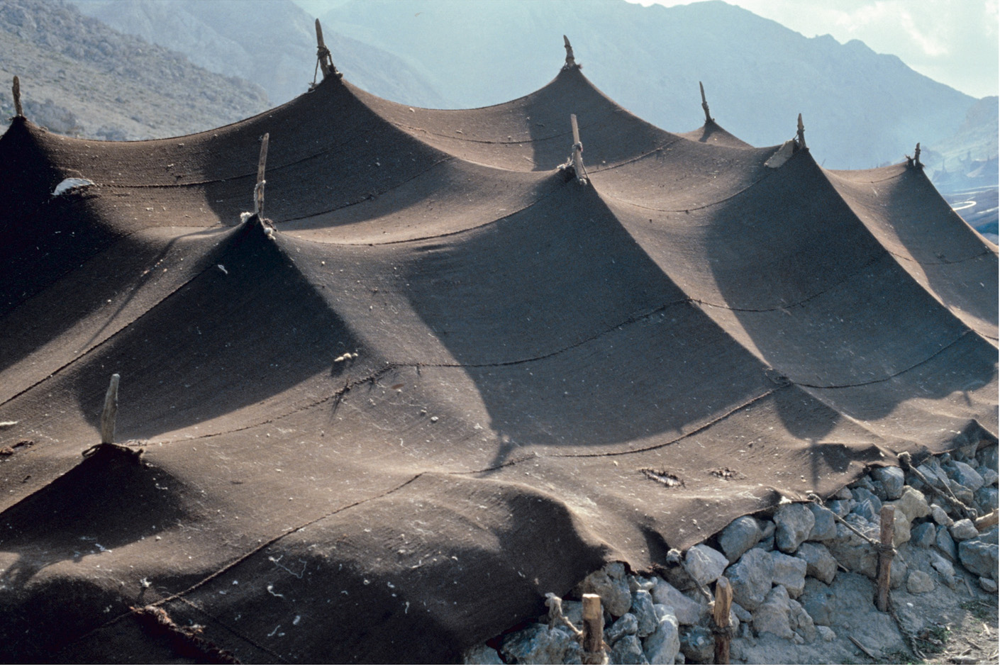 Kurdish Black tent from the back side, Atmalı Tribe, Engizek Mountains, Kahramanmaras Eastern Turkey, 1984, Photo courtesy Josephine Powell, Suna Kıraç Foundation
